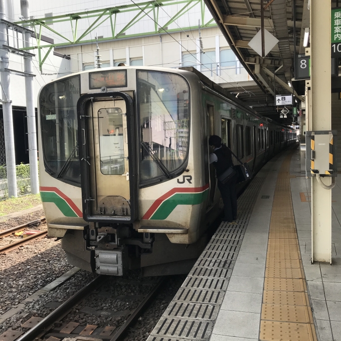 鉄道乗車記録の写真:乗車した列車(外観)(3)        「P-22編成。仙台駅8番ホーム。」
