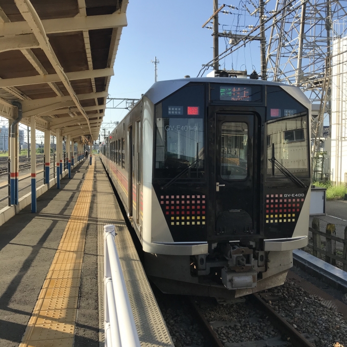 鉄道乗車記録の写真:乗車した列車(外観)(3)        「GV-E402-9編成。酒田駅0番ホーム。」