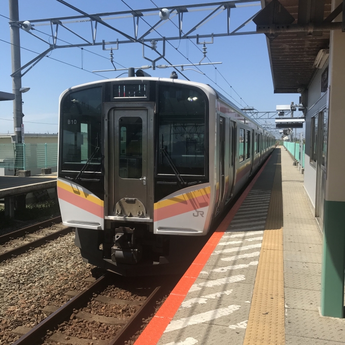 鉄道乗車記録の写真:乗車した列車(外観)(3)        「B10編成、西新発田駅1番ホーム。」