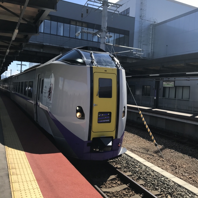 鉄道乗車記録の写真:乗車した列車(外観)(3)        「ST-1212編成。新函館北斗駅3番ホーム。」