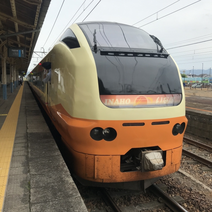 鉄道乗車記録の写真:乗車した列車(外観)(3)        「U102編成。新発田駅1番ホーム。」