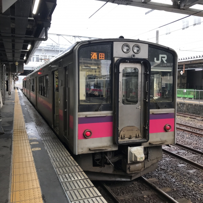 鉄道乗車記録の写真:乗車した列車(外観)(3)        「N25編成。秋田駅3番ホーム。」