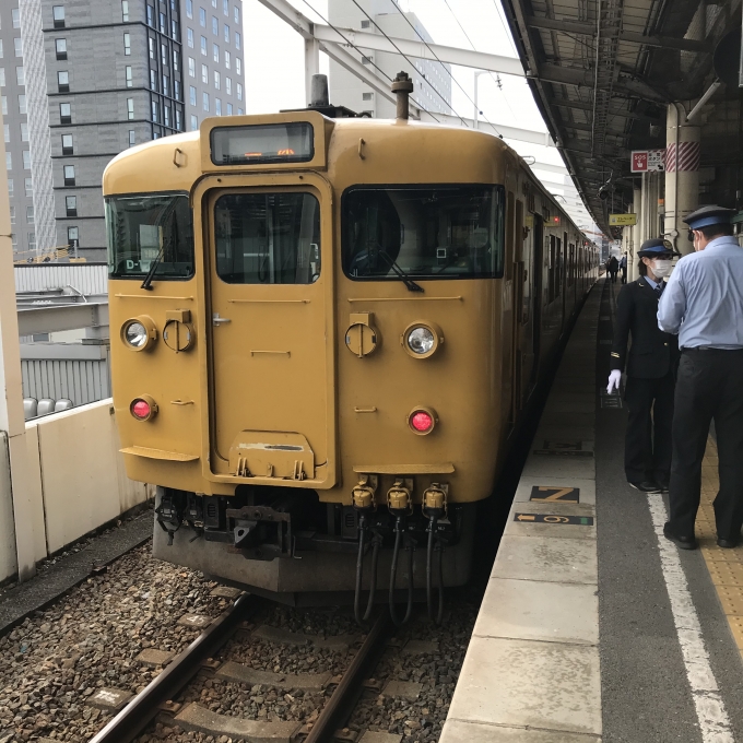 鉄道乗車記録の写真:乗車した列車(外観)(3)        「D-17編成。福山駅3番のりば。」