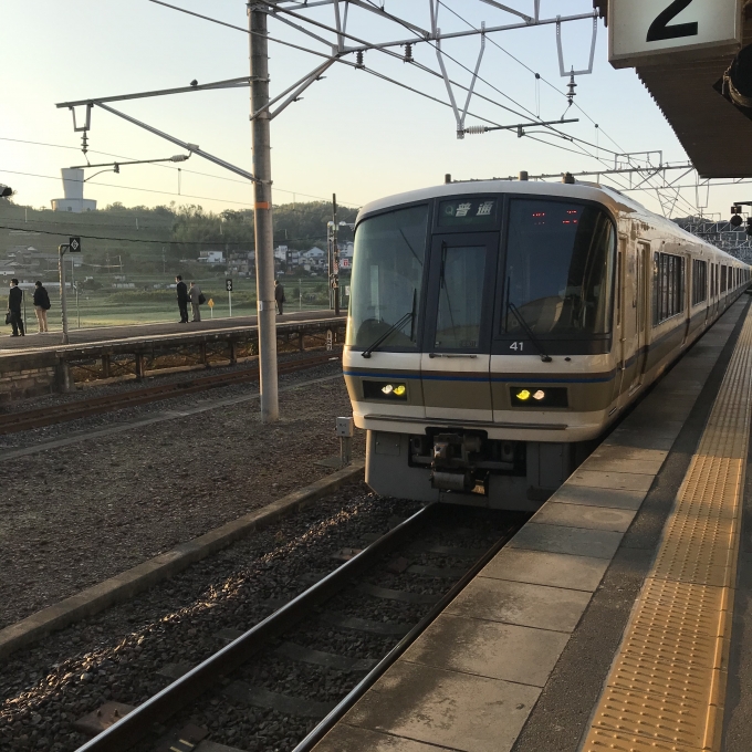 鉄道乗車記録の写真:乗車した列車(外観)(3)        「NB801編成。木津駅2番のりば。」