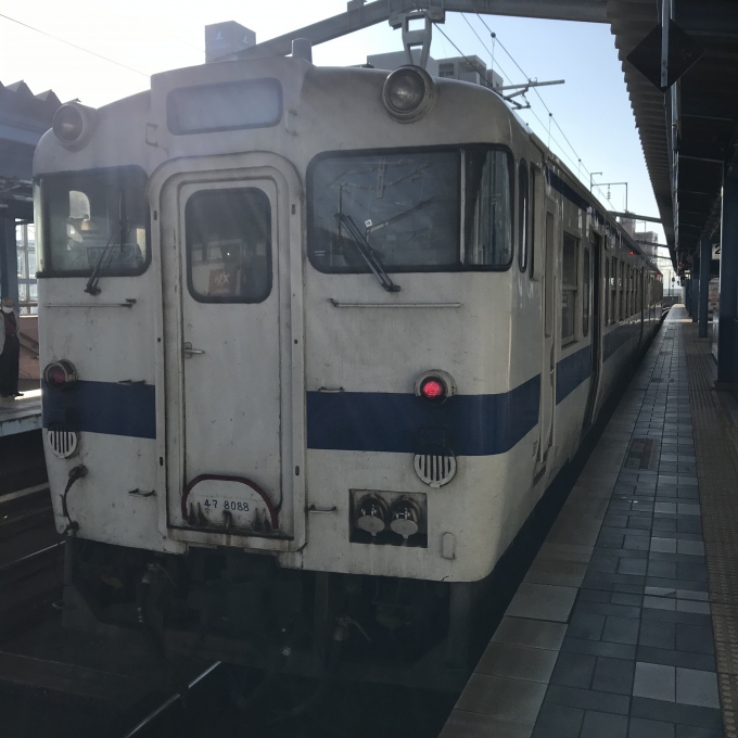 鉄道乗車記録の写真:乗車した列車(外観)(3)        「←キハ47 9073＋キハ47 8088。宮崎駅2番のりば。」