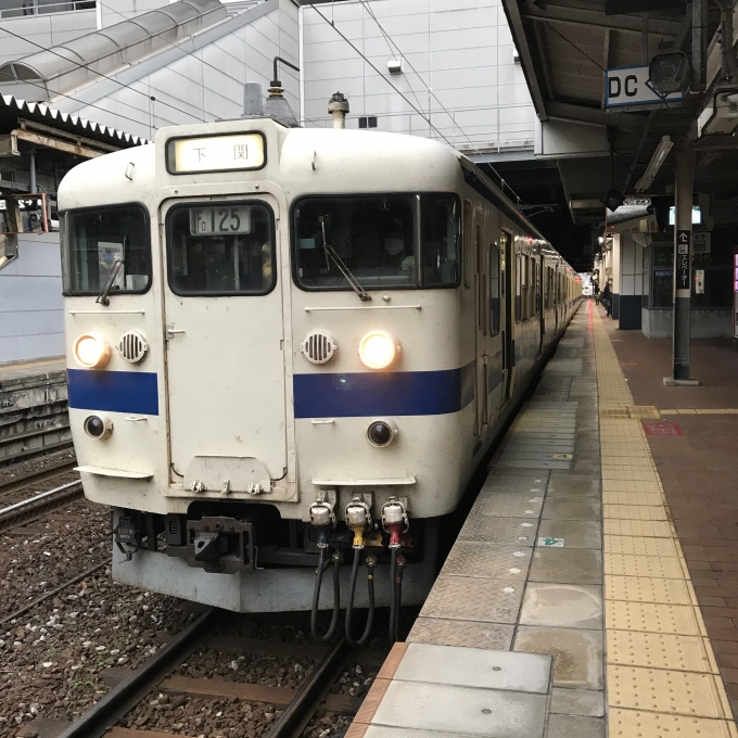 鉄道乗車記録の写真:乗車した列車(外観)(3)        「411系4両編成。小倉駅3番ホーム。」