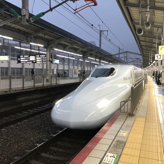 鉄道乗車記録の写真:乗車した列車(外観)(3)        「小倉駅13番のりば。」