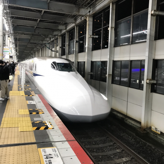 鉄道乗車記録の写真:乗車した列車(外観)(3)        「広島駅14番のりば。」