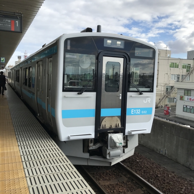 鉄道乗車記録の写真:乗車した列車(外観)(3)        「502編成。本八戸駅1番ホーム。」