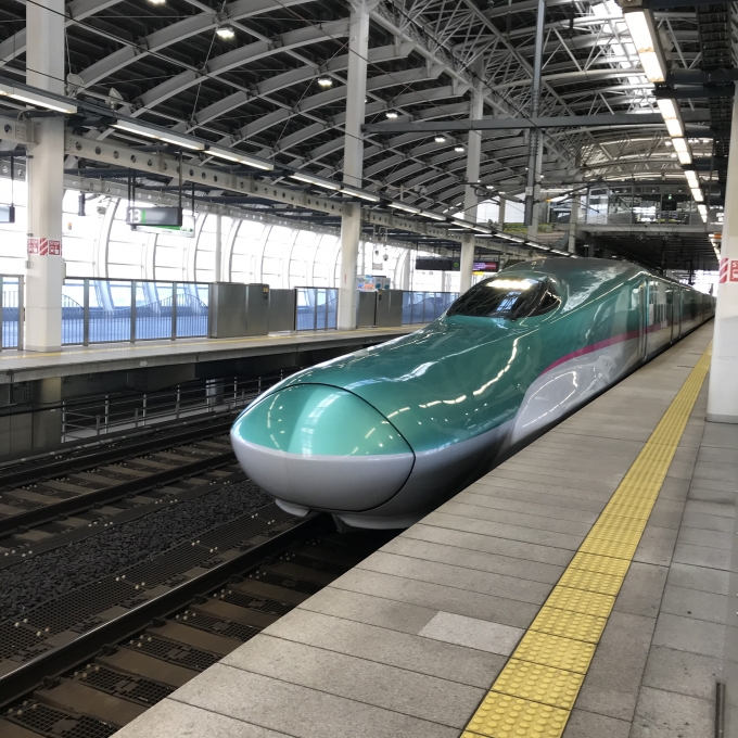 鉄道乗車記録の写真:乗車した列車(外観)(3)        「U3編成。八戸駅12番ホーム。」