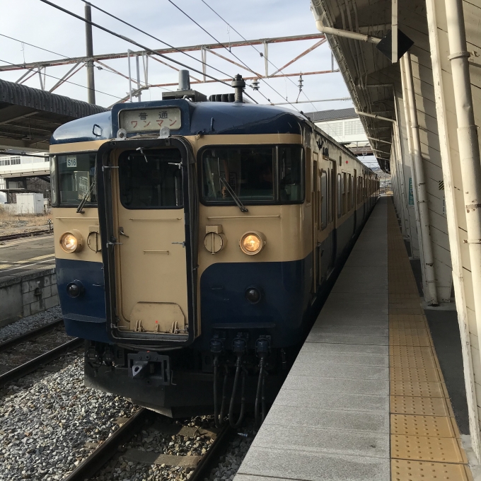 鉄道乗車記録の写真:乗車した列車(外観)(3)        「S16編成。小諸駅1番ホーム。」