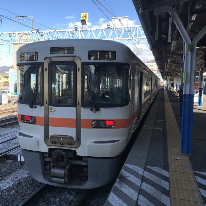 鉄道乗車記録の写真:乗車した列車(外観)(3)        「B151編成。上諏訪駅3番ホーム。」