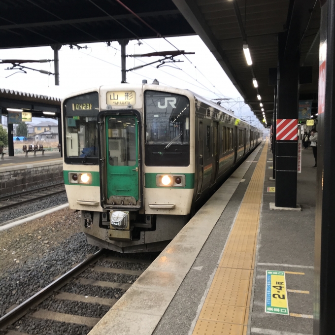 鉄道乗車記録の写真:乗車した列車(外観)(3)        「Y-12編成＋Y-3編成。かみのやま温泉駅1番ホーム。」