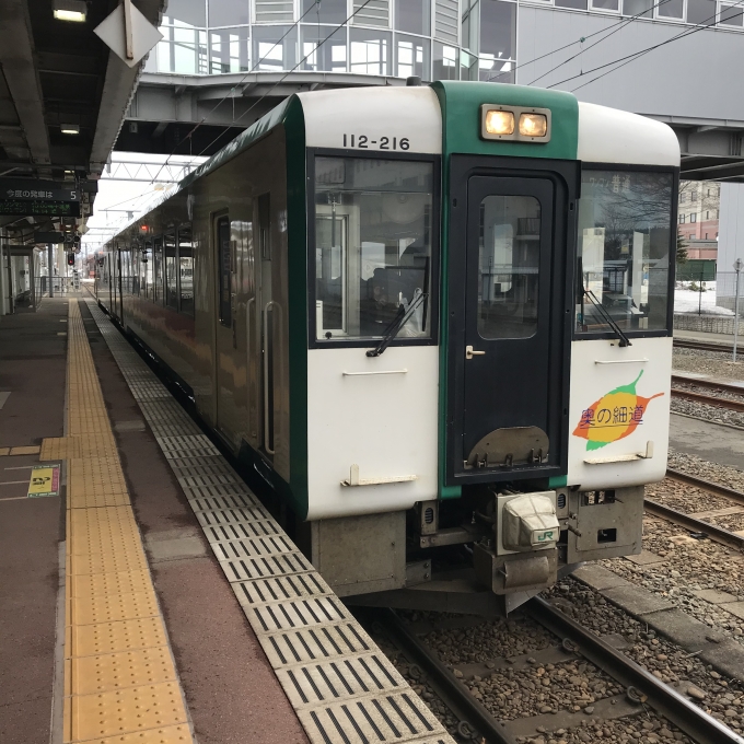 鉄道乗車記録の写真:乗車した列車(外観)(3)        「216編成。新庄駅5番ホーム。」
