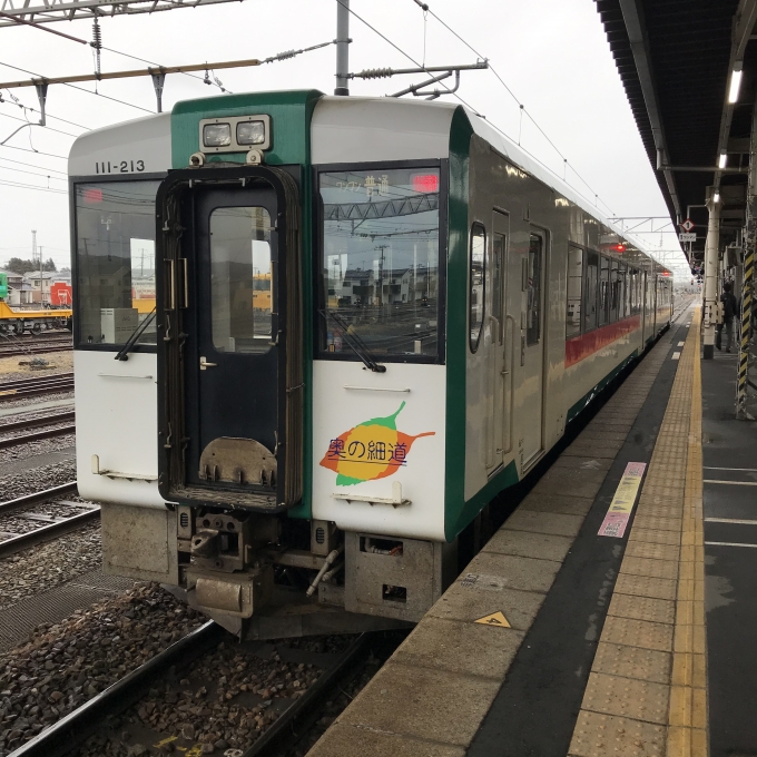 鉄道乗車記録の写真:乗車した列車(外観)(3)        「213編成。小牛田駅4番ホーム。」