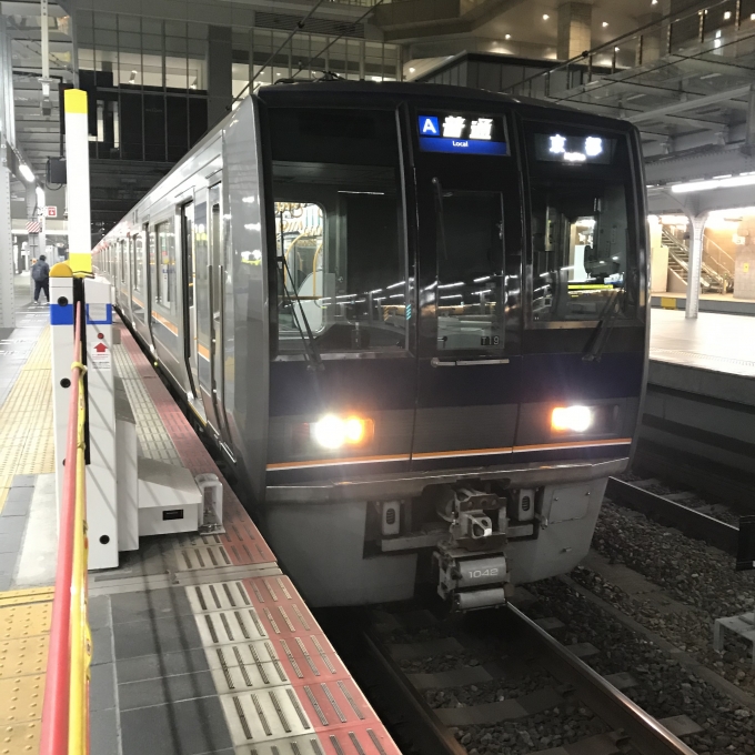 鉄道乗車記録の写真:乗車した列車(外観)(3)        「T19編成。大阪駅8番のりば。」