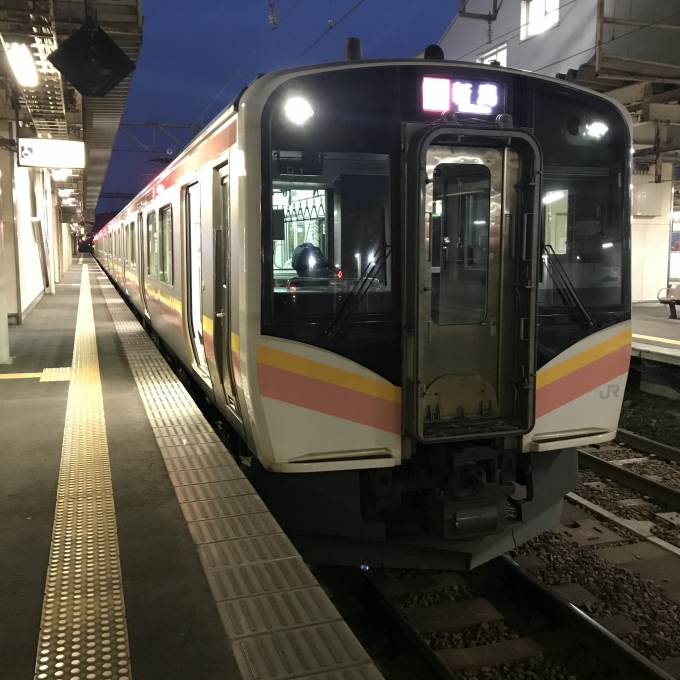 鉄道乗車記録の写真:乗車した列車(外観)(3)        「B1編成。直江津駅5番のりば。」