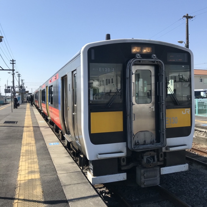 鉄道乗車記録の写真:乗車した列車(外観)(3)        「← キハE130-4＋キハE130-11＋キハE130系13編成。上菅谷駅2番線。」