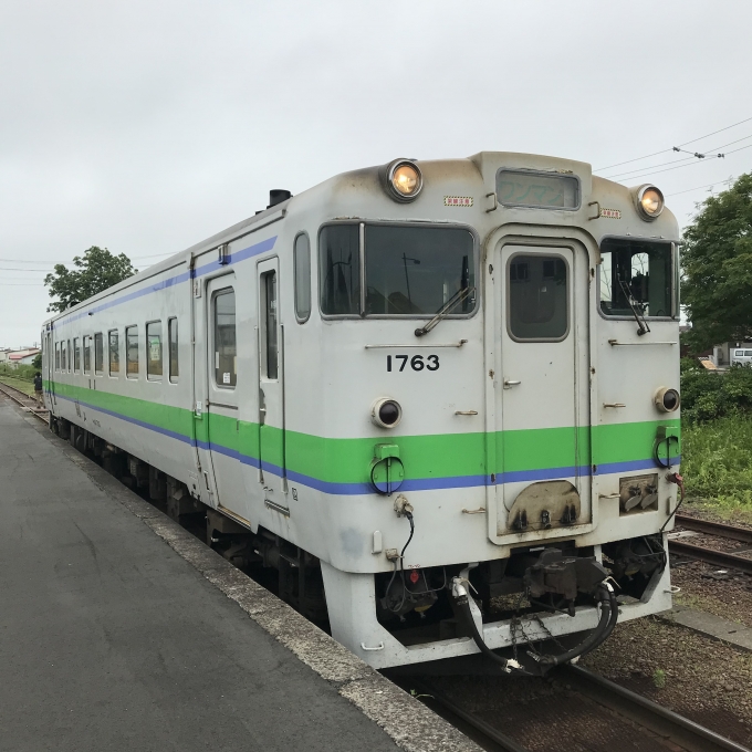 鉄道乗車記録の写真:乗車した列車(外観)(3)        「札トマ キハ40 1763。鵡川駅1番線。」