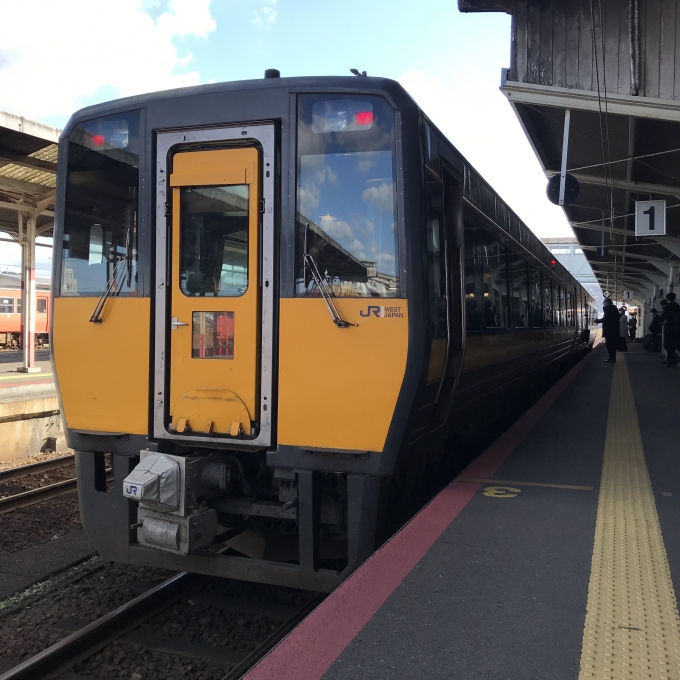 鉄道乗車記録の写真:乗車した列車(外観)(3)        「米トウ3編成。益田駅1番のりば。」