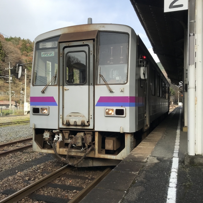 鉄道乗車記録の写真:乗車した列車(外観)(3)        「広ヒロ キハ120-6。備後落合駅2番のりば。」