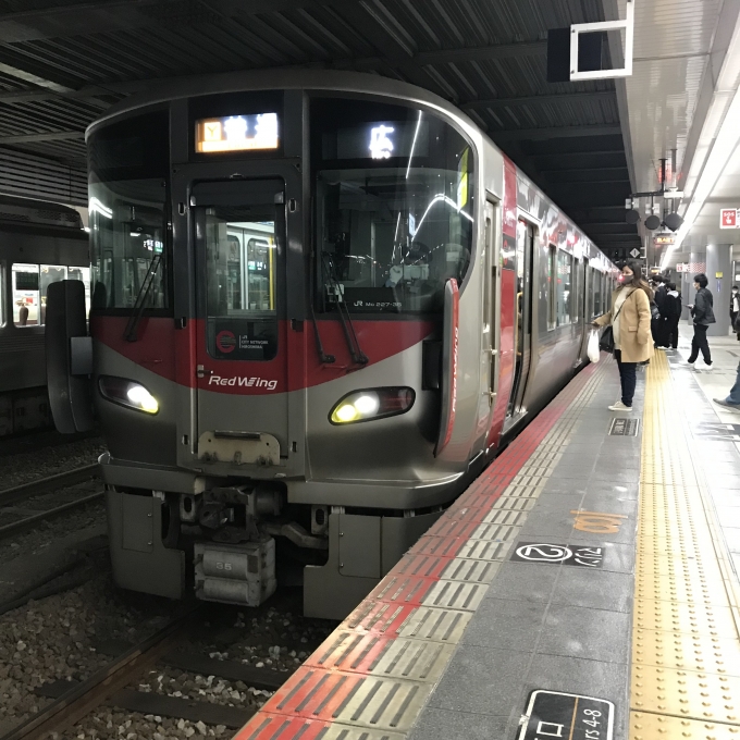 鉄道乗車記録の写真:乗車した列車(外観)(3)        「広ヒロA35編成。広島駅7番のりば。」