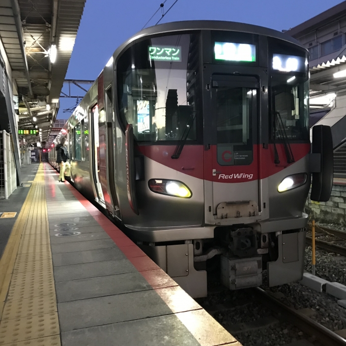 鉄道乗車記録の写真:乗車した列車(外観)(3)        「広ヒロA37編成。広駅2番のりば。」