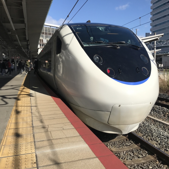 鉄道乗車記録の写真:乗車した列車(外観)(3)        「←近キトW33編成＋近キトV31編成＋681系V11編成。新大阪駅4番のりば。」