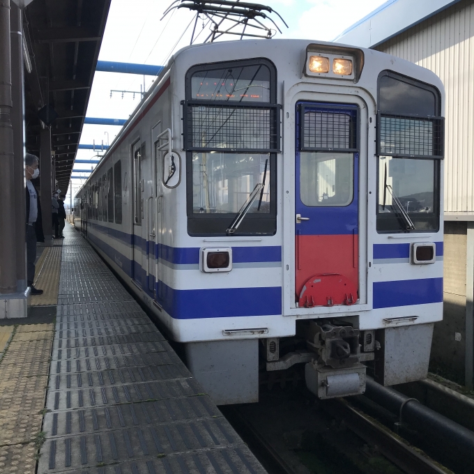 鉄道乗車記録の写真:乗車した列車(外観)(3)        「← HK100-6＋HK100-8。十日町駅12番線。」