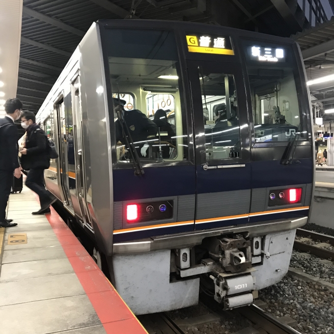 鉄道乗車記録の写真:乗車した列車(外観)(3)        「207系大タツT11編成。新大阪駅7番のりば。」