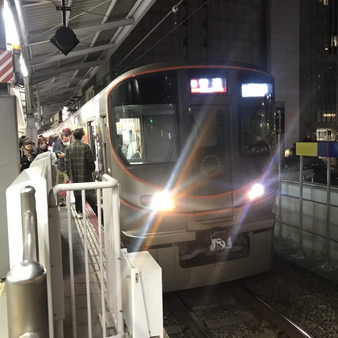 鉄道乗車記録の写真:乗車した列車(外観)(3)        「322系近モリLS17編成。大阪駅1番のりば。」