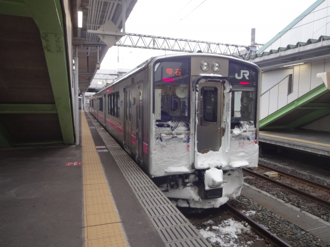 鉄道乗車記録の写真:乗車した列車(外観)(1)          「盛岡発車前(上り方)
ガッツリ雪が付着しています。」