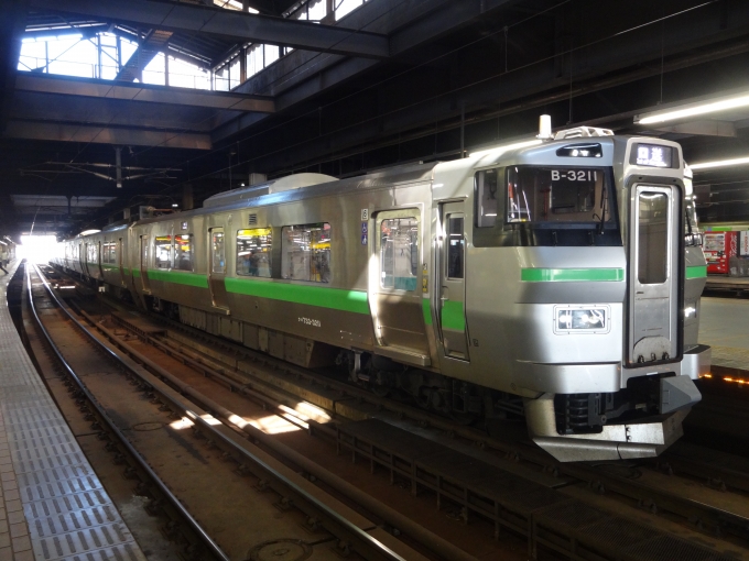 鉄道乗車記録の写真:乗車した列車(外観)(1)        「札幌発車前(下り方)
3923Mとして到着後引き上げ前に撮影。」
