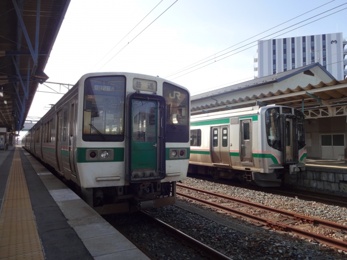 鉄道乗車記録の写真:乗車した列車(外観)(1)        「原ノ町到着後(下り方)
1番線に停車中の237M(E721系P4-13)と並びました。」