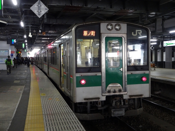 鉄道乗車記録の写真:乗車した列車(外観)(1)        「仙台到着後(上り方)
上り方に701系、下り方にE721系という編成です。」