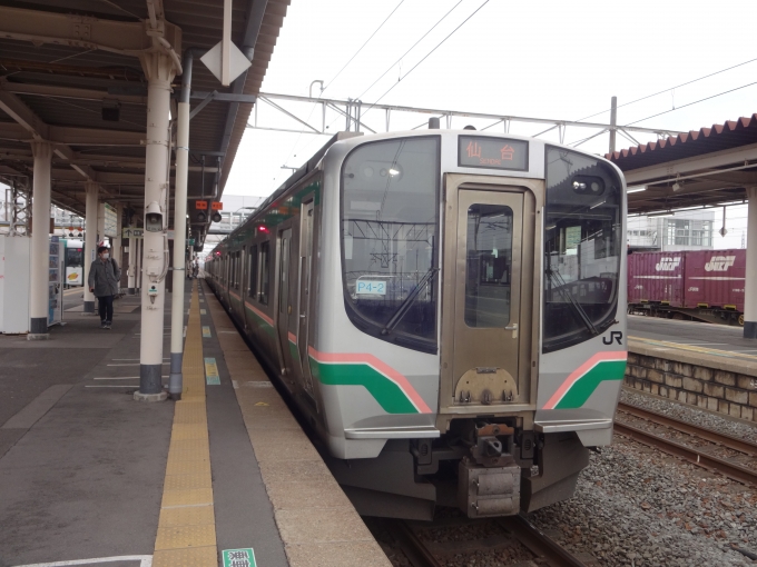鉄道乗車記録の写真:乗車した列車(外観)(1)        「小牛田発車前(上り方)
日中の仙台－小牛田は4連のE721系がメイン。」