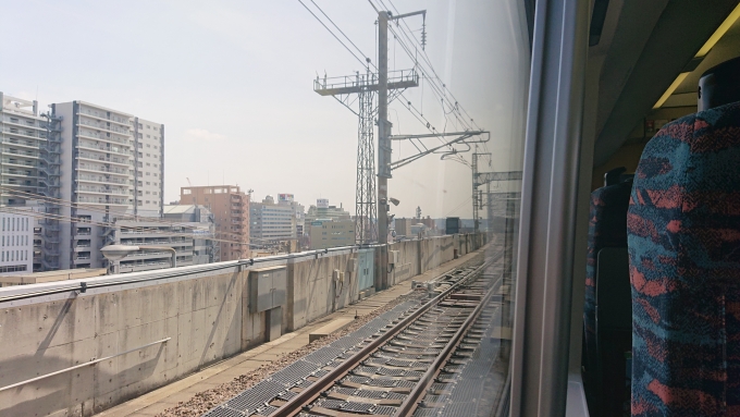鉄道乗車記録の写真:車窓・風景(2)        「福島到着直前。
上り本線から渡り線を通り下り本線を堂々跨いで福島14番線に到着するこの光景、見られるのももう数年になります。」