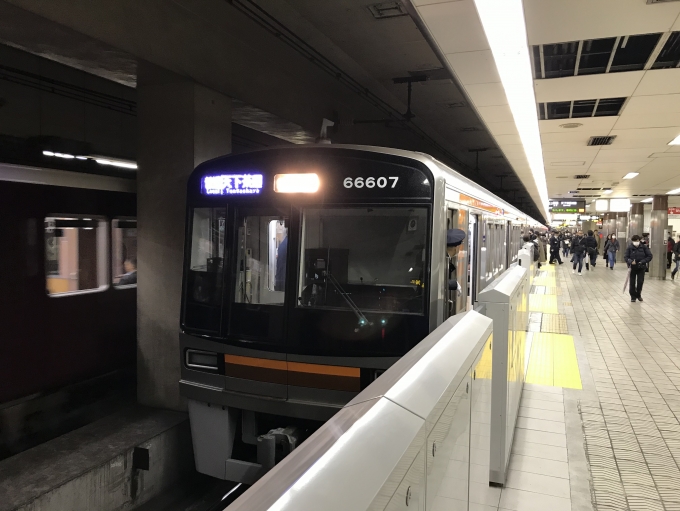 鉄道乗車記録の写真:乗車した列車(外観)(1)        「堺筋本町駅に、ホームドアが設置されていました。
2020年3月から稼働開始予定です。」