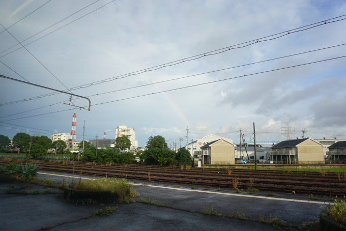 鉄道乗車記録の写真:車窓・風景(1)        「激しかった雨もあがり、車窓からは虹が見えました」