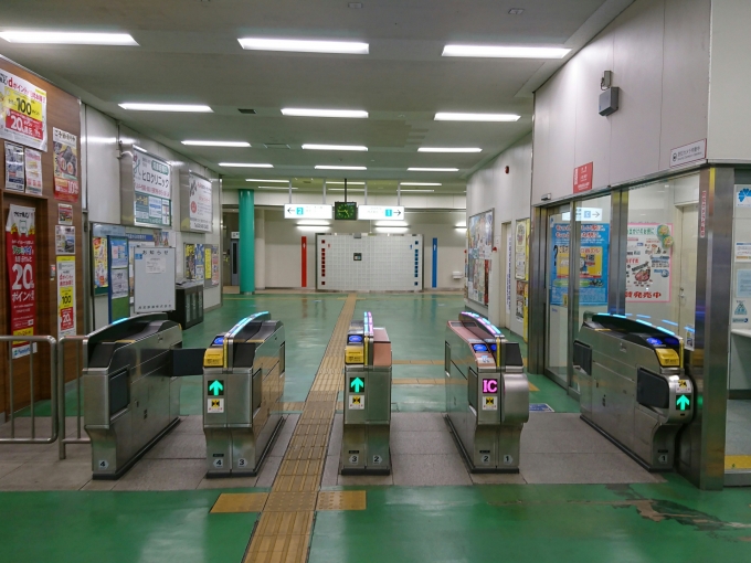 鉄道乗車記録の写真:駅舎・駅施設、様子(3)        「西武柳沢駅の改札口の様子」