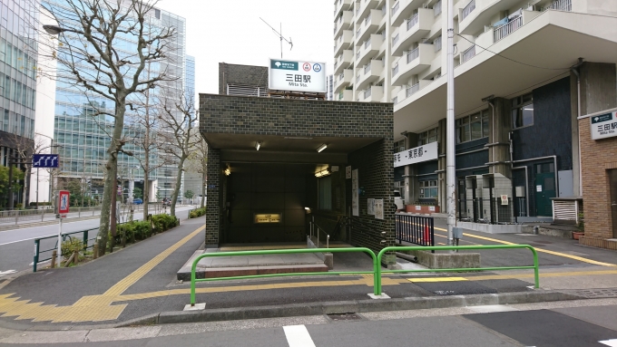 鉄道乗車記録の写真:駅舎・駅施設、様子(1)        「A8出口の様子．浅草線ホームまでは離れていますが，三田線を使う場合には便利な出入口です．」