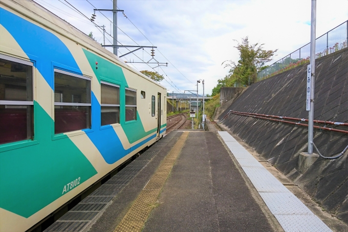 鉄道乗車記録の写真:乗車した列車(外観)(4)        「いまはここが終着駅です」