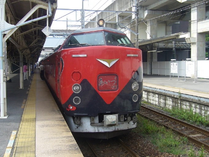 鉄道乗車記録の写真:乗車した列車(外観)(1)          「これは同編成充当の下り『あいづ』で実際に乗車したのはこの日の上り列車です。」