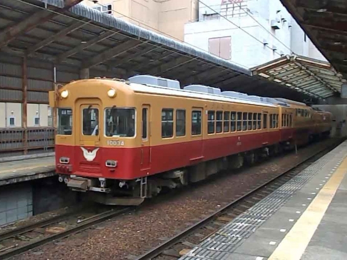 鉄道乗車記録の写真:列車・車両の様子(未乗車)(2)        「富山に到着した翌日に撮影した富山地鉄10030形です。
尚この日は高速バス移動のため乗車記録はありません。」