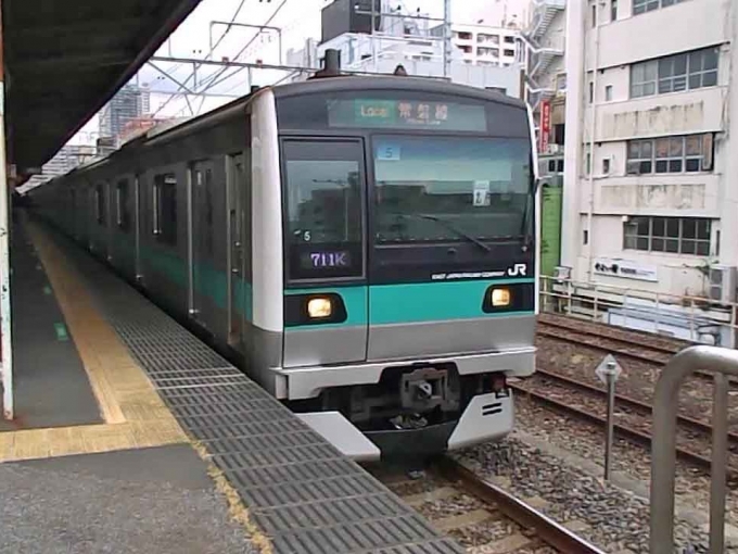 鉄道乗車記録の写真:列車・車両の様子(未乗車)(2)        「乗車車両とは別編成です。
JR東日本E233系2000番台　マト5編成
平日ダイヤ711K」