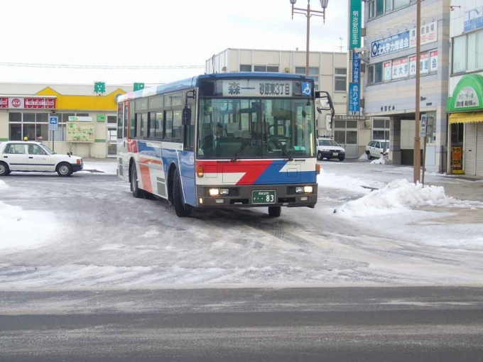 鉄道乗車記録の写真:旅の思い出(4)        「森駅前で撮影した函館バスです。」