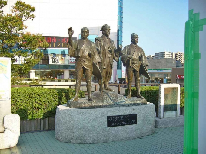 鉄道乗車記録の写真:旅の思い出(1)        「水戸駅北口にある水戸黄門像です。」