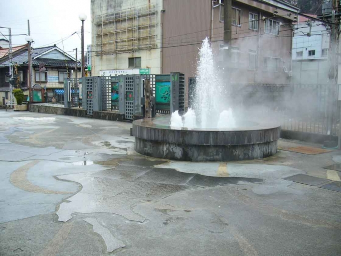 鉄道乗車記録の写真:旅の思い出(2)        「宇奈月温泉駅前の噴水です。」