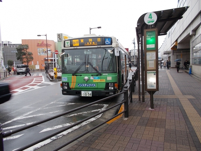 鉄道乗車記録の写真:駅舎・駅施設、様子(3)        「南千住駅から発着する都営バスです。」