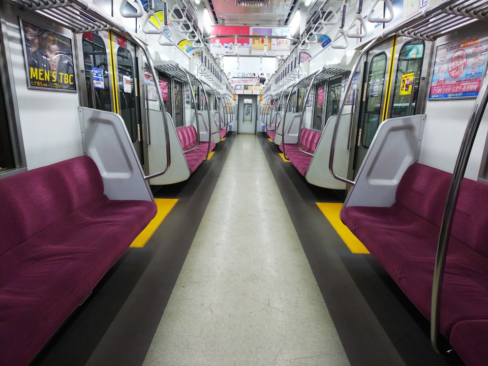鉄道乗車記録「新宿→九段下」車内設備、様子の写真(3) by てつみち 撮影日時:2020年04月
